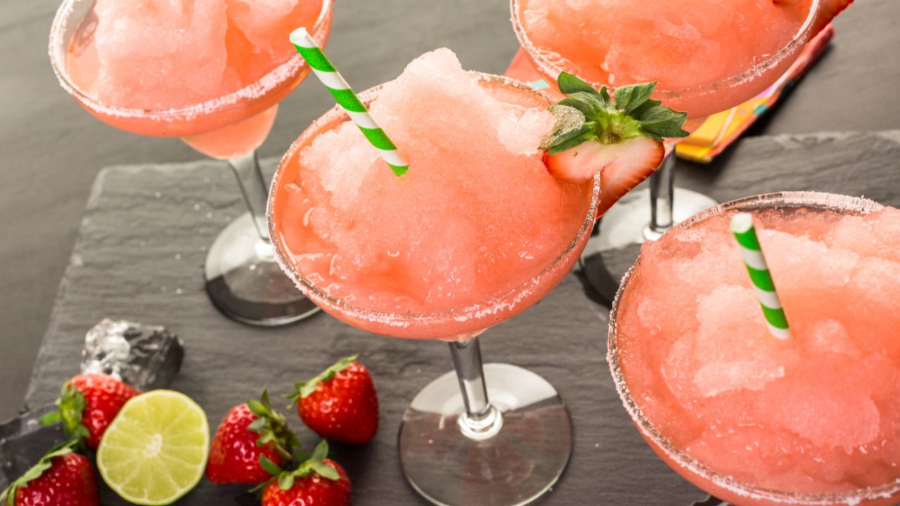 23 Delicious Frozen Cocktail Recipes