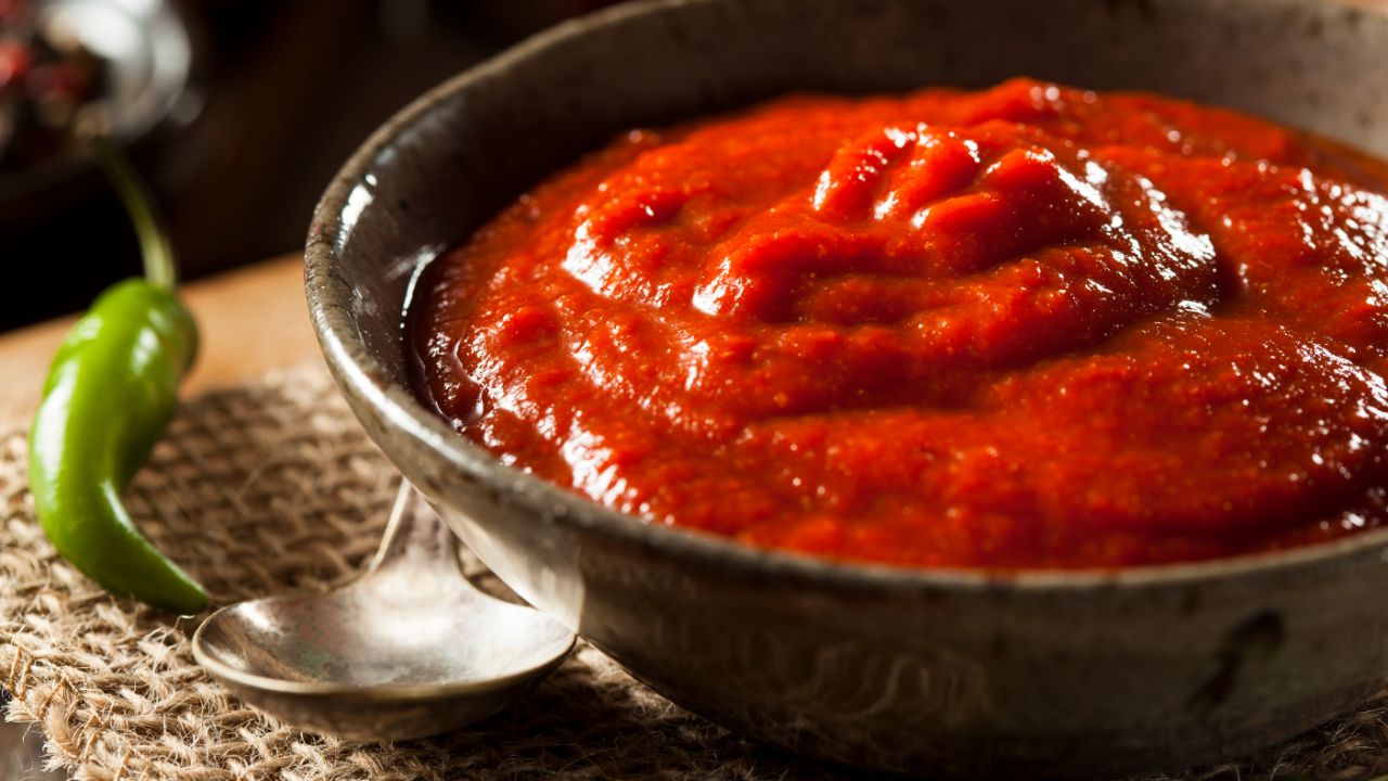 12 Best Sriracha Substitutes You Should Know About!