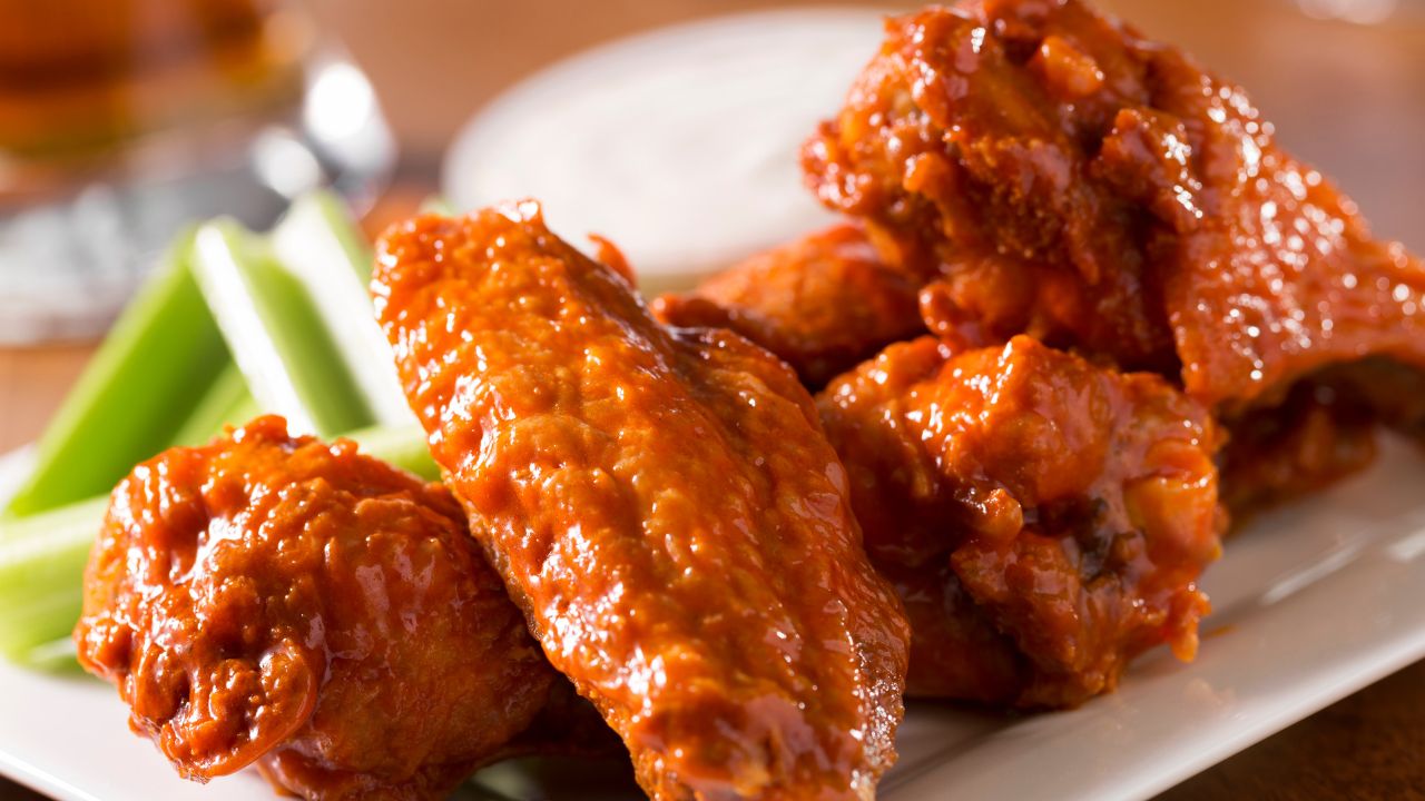 9 Of The Best Chicken Wings From Chain Restaurants
