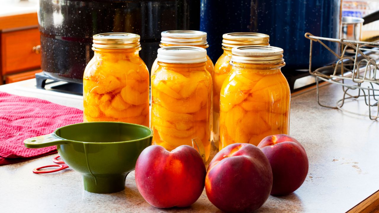 18 Delicious Canned Peach Recipes You Need To Try