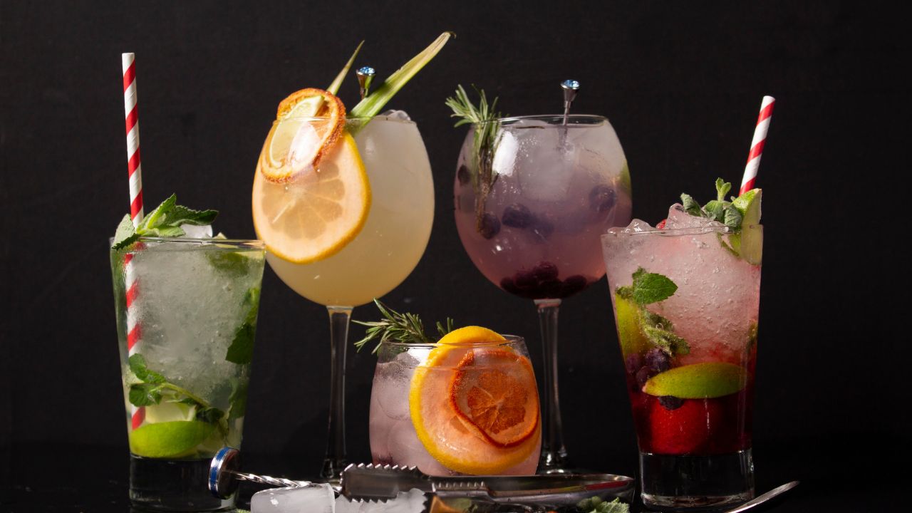 26 Romantic Valentine’s Day Cocktails Perfect For Celebrating
