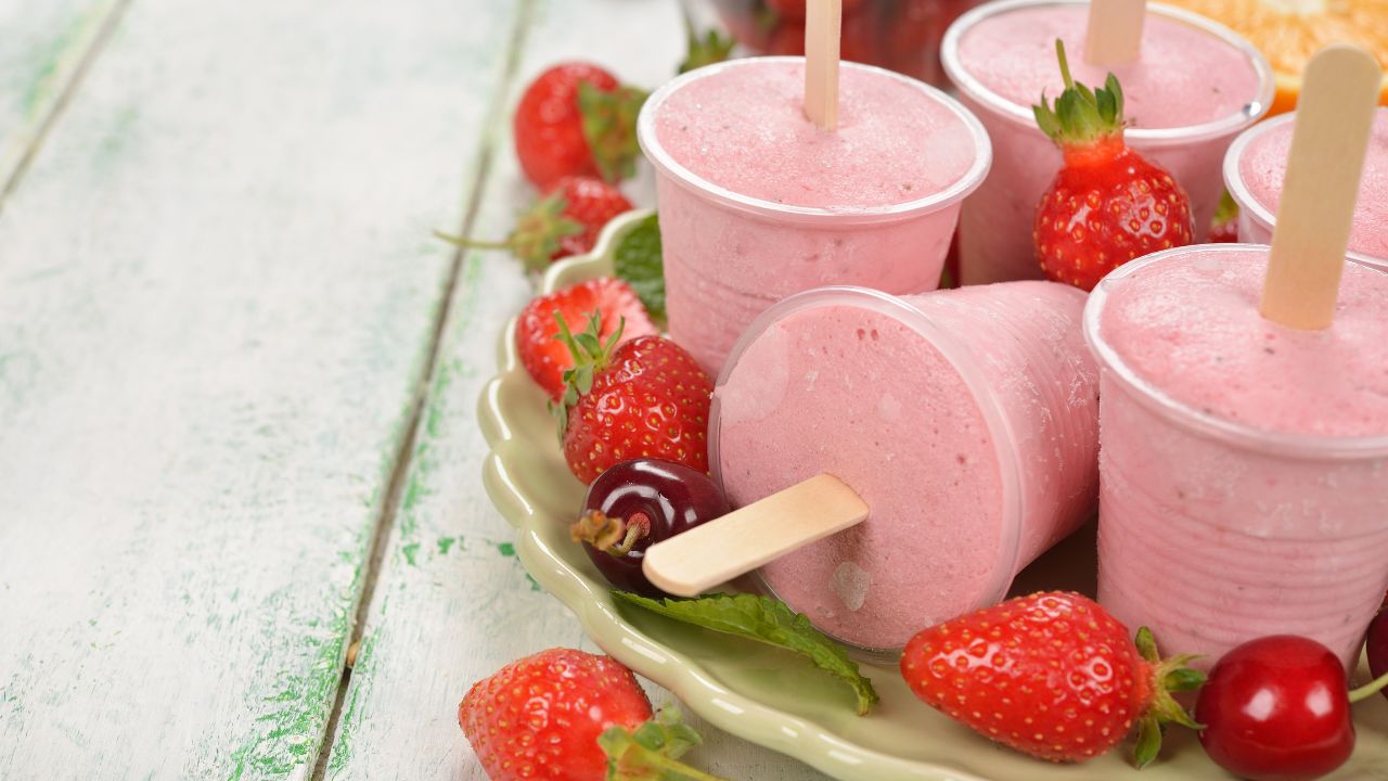 28 Of The Best Frozen Strawberry Recipes You Need To Try!