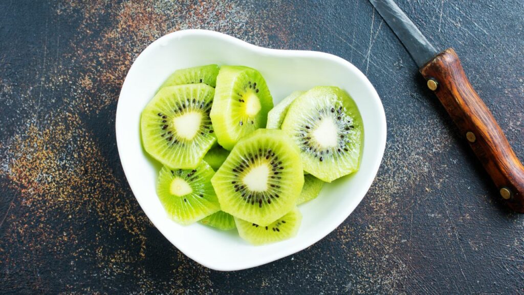 25+ Best And Tastiest Kiwi Recipes You Can Make From Home