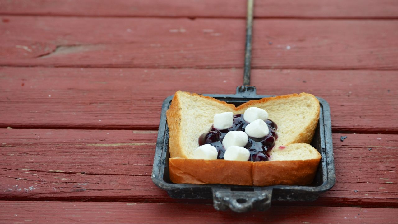 26 Campfire-Perfect Pie Iron Recipe For You To Try