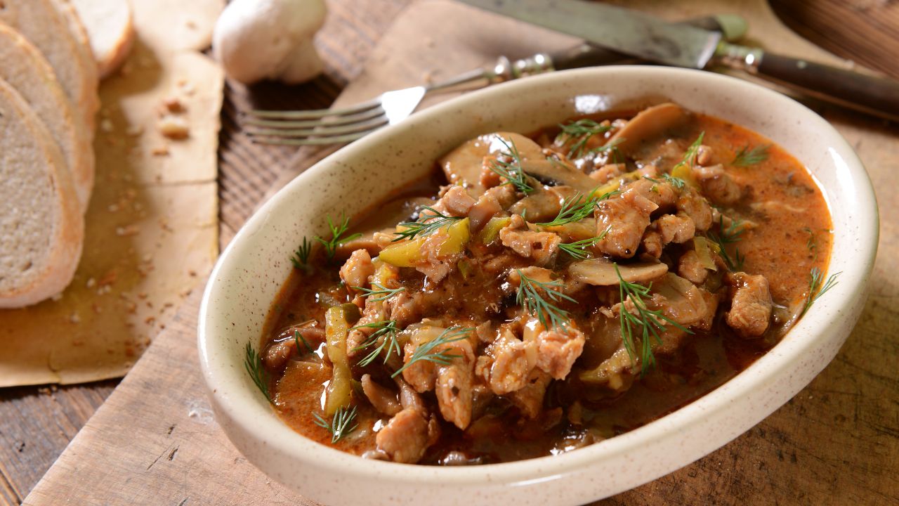 What Should You Serve With Beef Stroganoff? 17 Superb Side Dishes