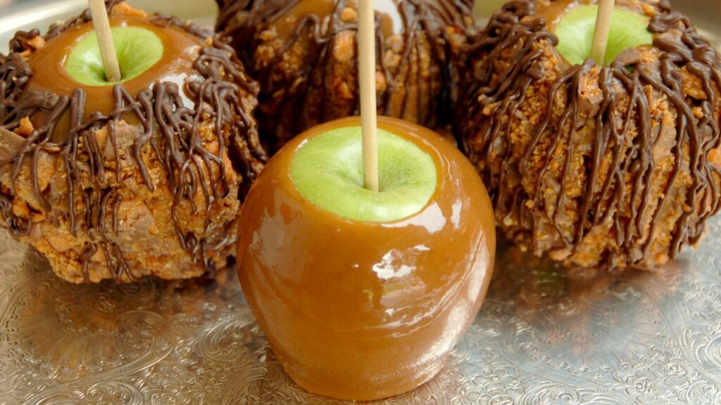 16 Delicious Caramel Apple Toppings