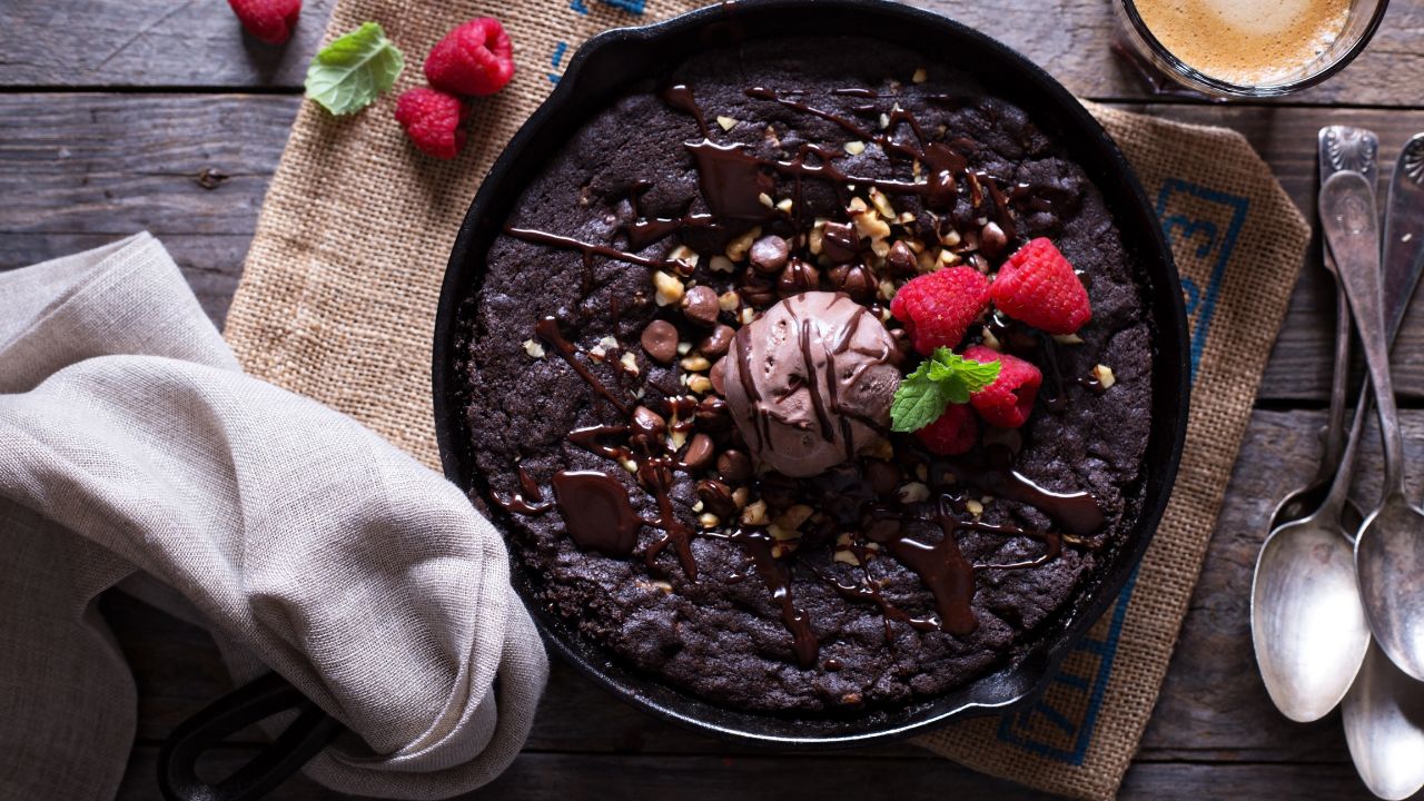 33 Amazing Cast Iron Skillet Dessert Recipes That You’re Sure To Love!
