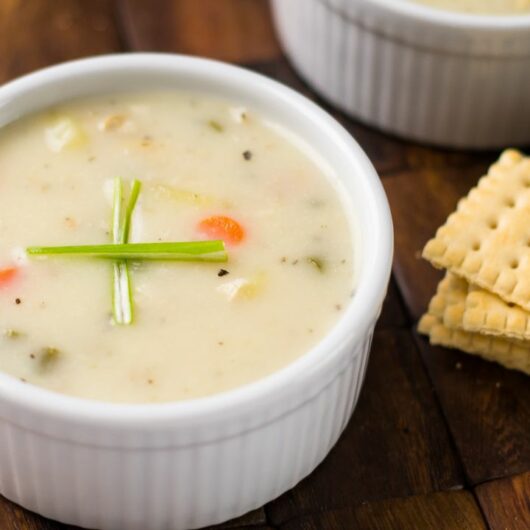 What Should You Serve With Clam Chowder? 17 Serving Suggestions