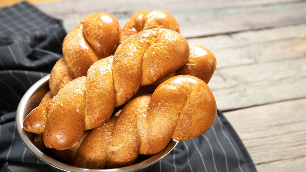 15 Traditional Greek Breads